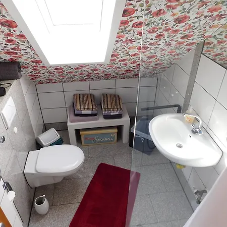 Gaestezimmer Tobias Fuer Radtouristen, Geschaeftsreisende Und Monteure Im 1og *